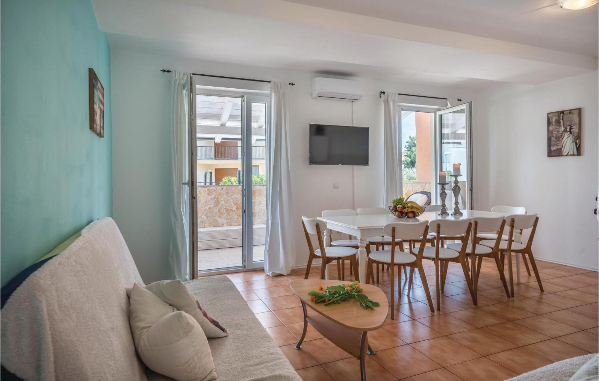 7 Bedroom Stunning Home In Ližnjan Екстериор снимка